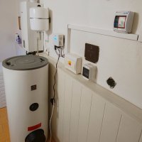 Instalace FV ohřevu vody - 6x FV panel Canadian Solar 455Wp + FV střídač Antik PWH 01V3 vč. 200L zásobníku pro ohřev TUV